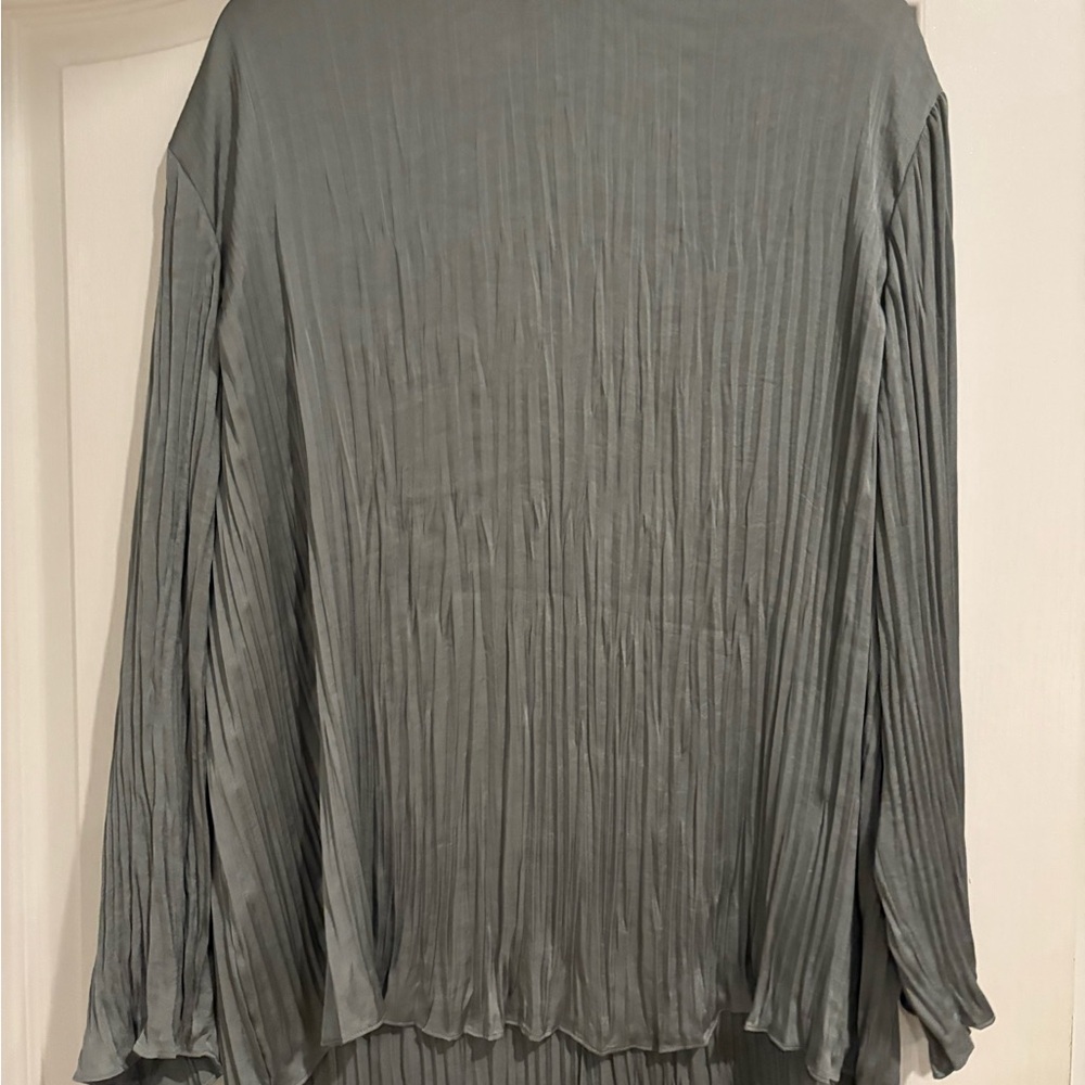 Vince Crushed satin blouse size 1x NWT - Picture 5 of 5